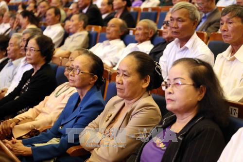 阮春福出席广南—岘港特区区委成立50周年纪念典礼 ảnh 2 阮春福出席广南—岘港特区区委成立50周年纪念典礼 ảnh 2