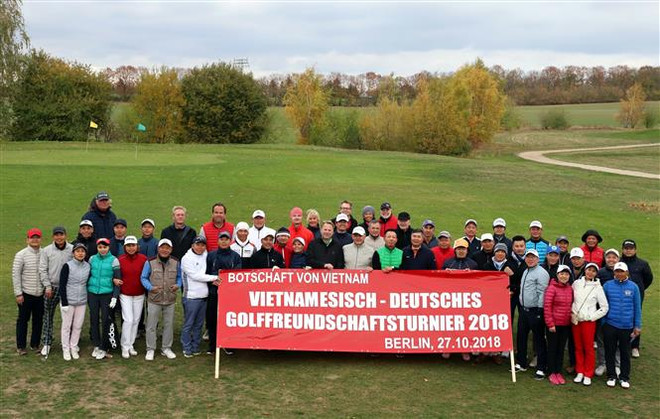 第14届旅韩越南大学生联欢会及2018年越德高尔夫球友谊赛隆重举行 ảnh 2 第14届旅韩越南大学生联欢会及2018年越德高尔夫球友谊赛隆重举行 ảnh 2