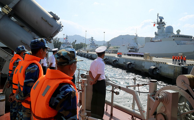 越南015号“陈兴道” 导弹护卫舰抵达金兰港 圆满结束2018年防务外交任务 ảnh 1
