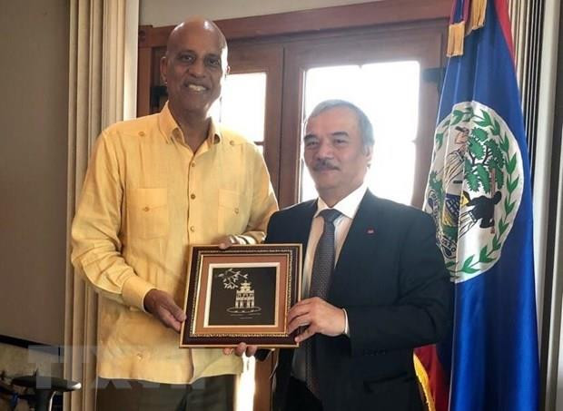 伯利兹总督对越南经济社会发展成就印象深刻 ảnh 2 伯利兹总督对越南经济社会发展成就印象深刻 ảnh 2