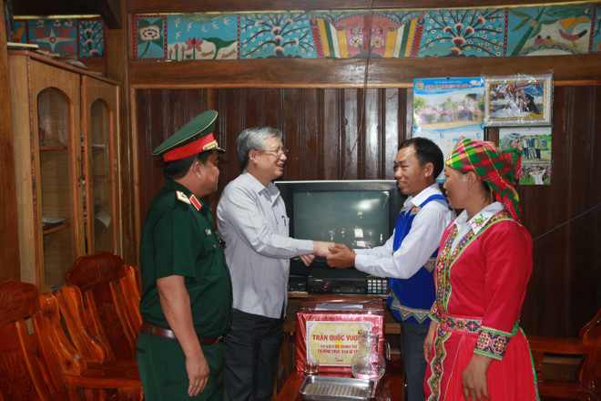 越共中央书记处常务书记陈国旺视察得农省 ảnh 2