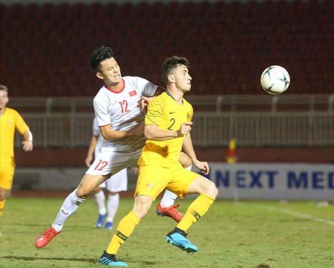 2019年东南亚U18足球锦标赛：越南队以1比4输给澳大利亚队 ảnh 1