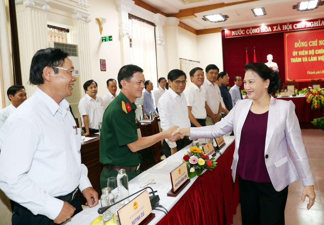 国会主席阮氏金银出席承天顺化省重建30周年庆典 ảnh 2 国会主席阮氏金银出席承天顺化省重建30周年庆典 ảnh 2