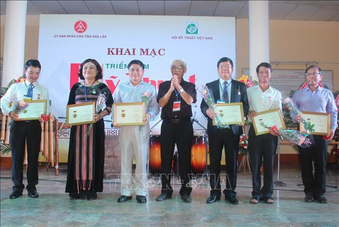 越南中部以南和西原地区美术展在得乐省举行 ảnh 2