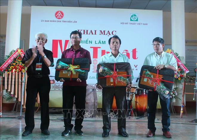 越南中部以南和西原地区美术展在得乐省举行 ảnh 1