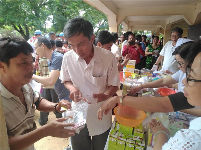 西宁省医生为柬埔寨贫困人口提供免费服务 ảnh 1