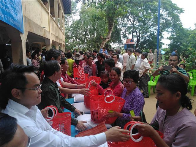 西宁省医生为柬埔寨贫困人口提供免费服务 ảnh 3