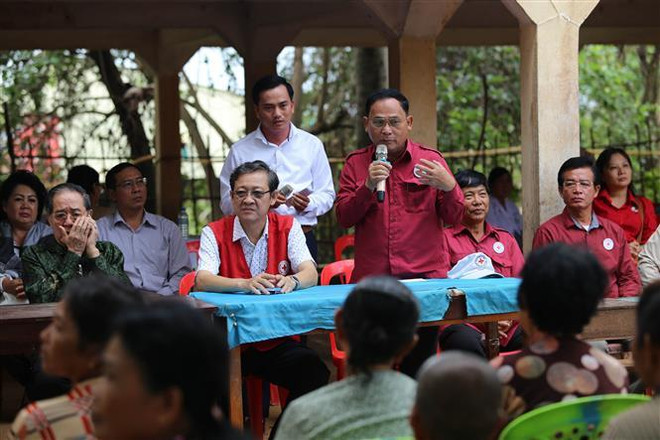 西宁省医生为柬埔寨贫困人口提供免费服务 ảnh 2