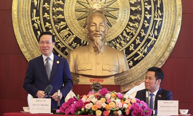 武文赏亲切会见了越南驻中国代表机关干部和工作人员 ảnh 2 武文赏亲切会见了越南驻中国代表机关干部和工作人员 ảnh 2