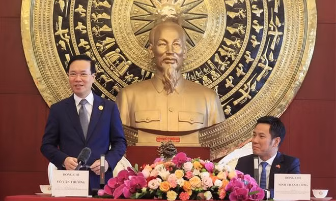 武文赏亲切会见了越南驻中国代表机关干部和工作人员 ảnh 2 武文赏亲切会见了越南驻中国代表机关干部和工作人员 ảnh 2
