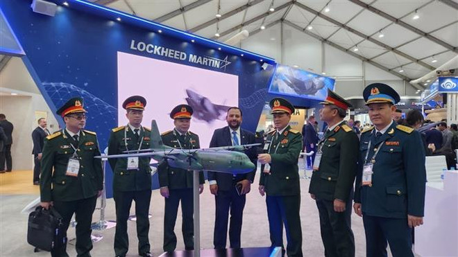 越南国防部代表团出席2023年首尔国际航空航天暨军工业展览会 ảnh 1 越南国防部代表团出席2023年首尔国际航空航天暨军工业展览会 ảnh 1