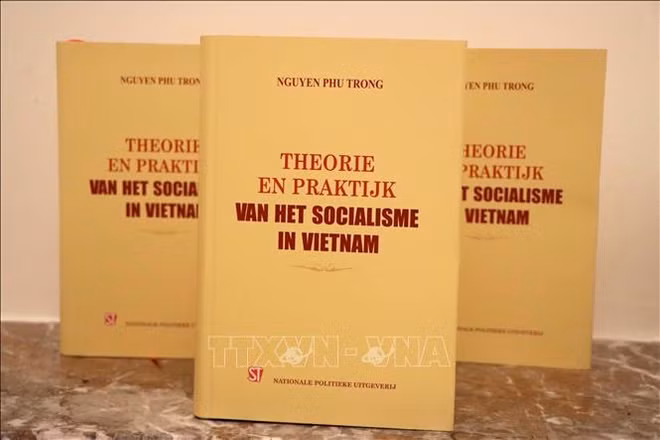 国际友人高度评价阮富仲总书记关于越南社会主义的书籍 ảnh 1