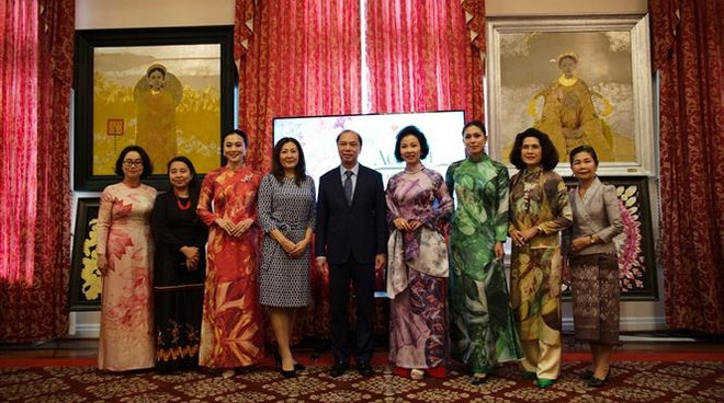 越南奥黛节亮相美国首都华盛顿 ảnh 1 越南奥黛节亮相美国首都华盛顿 ảnh 1