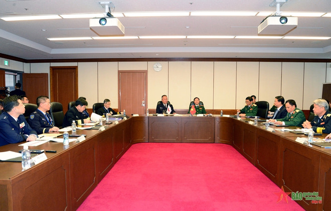 阮新疆上将与日本陆上自卫队参谋长吉田吉英大将举行会谈 ảnh 2 阮新疆上将与日本陆上自卫队参谋长吉田吉英大将举行会谈 ảnh 2