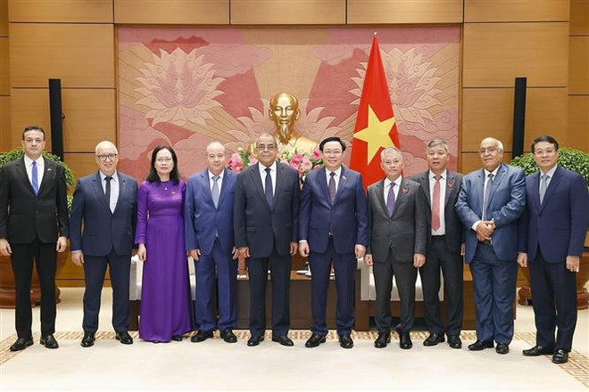 越南国会主席王廷惠会见阿尔及利亚制药部长阿里·奥恩 ảnh 2 越南国会主席王廷惠会见阿尔及利亚制药部长阿里·奥恩 ảnh 2