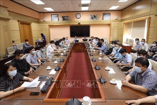 越南医疗队赴老挝协助新冠肺炎疫情防控工作：帮人如帮己 ảnh 1