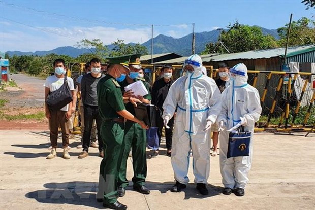 越南奠边省向中方移交13名非法入境人员 ảnh 1