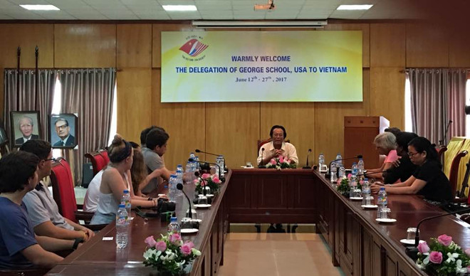 美国乔治高中师生代表团赴越了解越南风土人情 ảnh 1