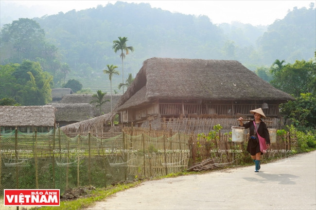 河江市的草屋村——国内外游客的有趣旅游点 ảnh 7 河江市的草屋村——国内外游客的有趣旅游点 ảnh 7