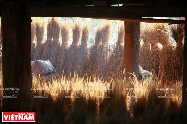 河江市的草屋村——国内外游客的有趣旅游点 ảnh 12 河江市的草屋村——国内外游客的有趣旅游点 ảnh 12