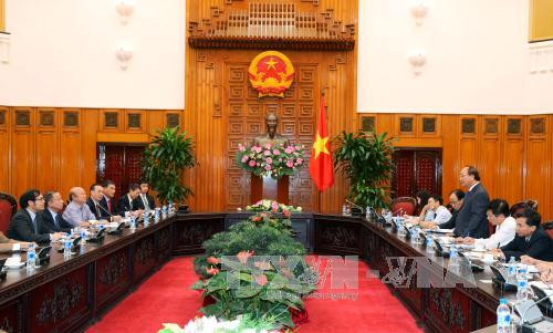越南政府总理阮春福同越南中小型企业协会进行交谈 ảnh 1 越南政府总理阮春福同越南中小型企业协会进行交谈 ảnh 1