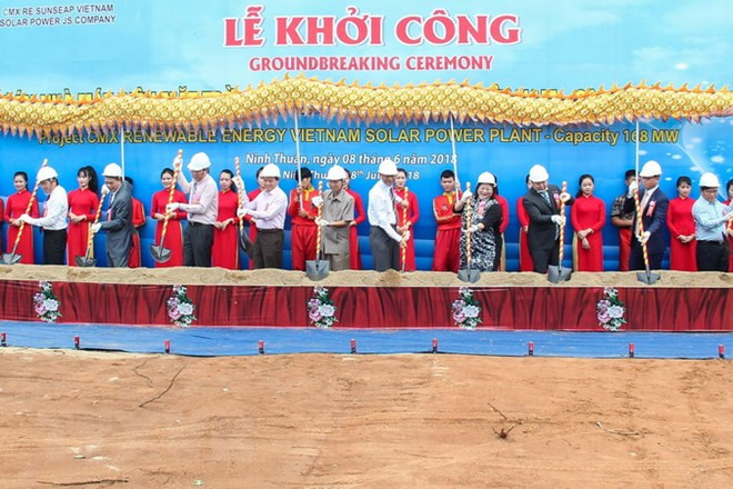 越南最大太阳能发电厂在宁顺正式动工兴建 ảnh 1 越南最大太阳能发电厂在宁顺正式动工兴建 ảnh 1