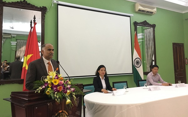 第四届国际瑜伽日吸引1200名河内瑜伽爱好者参加集体表演 ảnh 1 第四届国际瑜伽日吸引1200名河内瑜伽爱好者参加集体表演 ảnh 1