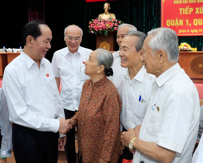 越南国家主席陈大光与胡志明市选民见面交流 ảnh 1 越南国家主席陈大光与胡志明市选民见面交流 ảnh 1