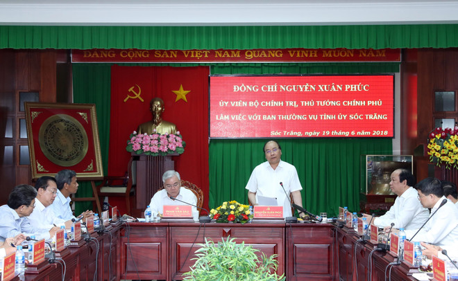 阮春福与朔庄省领导举行工作会谈 ảnh 1  阮春福与朔庄省领导举行工作会谈 ảnh 1