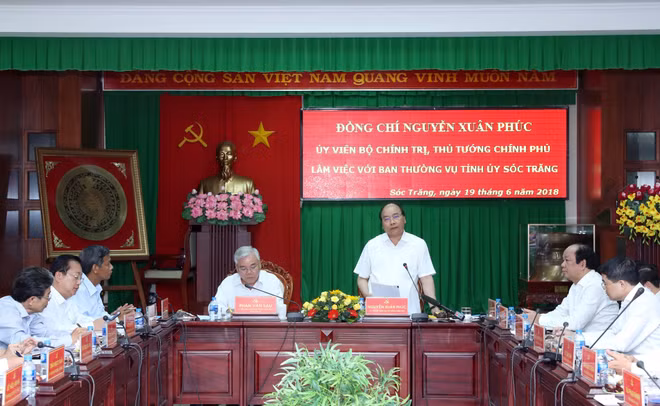  阮春福与朔庄省领导举行工作会谈 ảnh 1