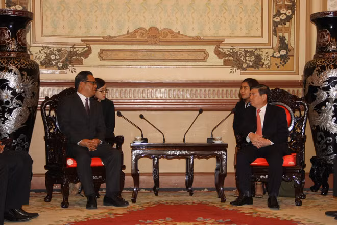 胡志明市领导会见密克罗尼西亚联邦议会代表团 ảnh 1