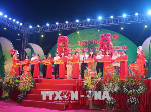 2018年红河平原各省份高科技农业和安全农产品展览会开幕 ảnh 1 2018年红河平原各省份高科技农业和安全农产品展览会开幕 ảnh 1