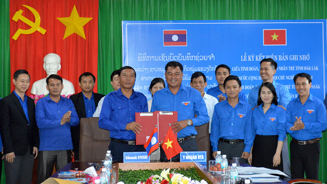 越南得乐与老挝占巴塞两省青年加强合作交流 ảnh 1