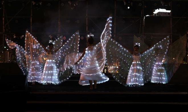 迎接2021年—神奇之夜艺术晚会在岘港市举行 ảnh 1 迎接2021年—神奇之夜艺术晚会在岘港市举行 ảnh 1