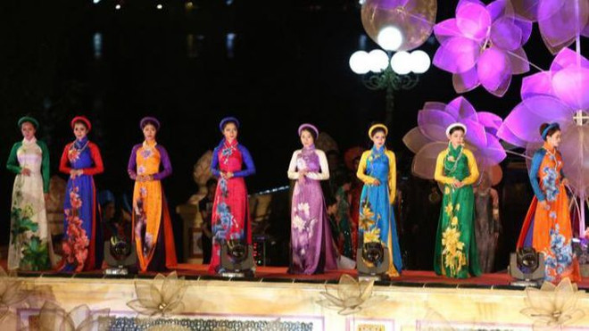 2020年顺化奥黛节:推崇越南传统奥黛价值 ảnh 1 2020年顺化奥黛节:推崇越南传统奥黛价值 ảnh 1