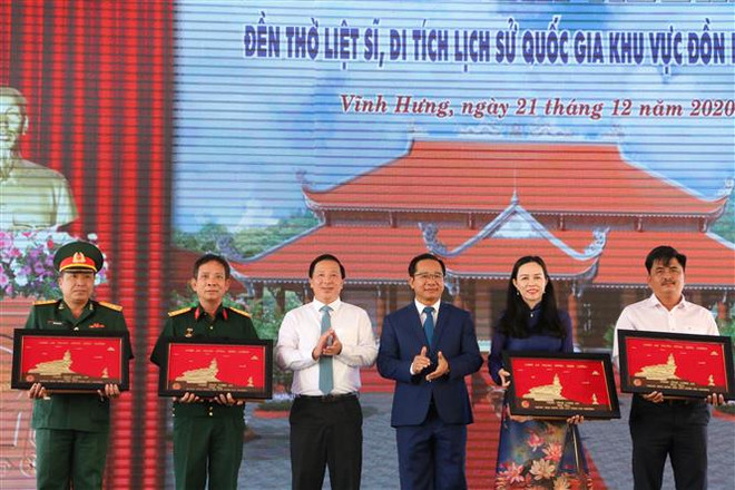 张和平出席隆安省龙矻哨所国家级历史遗迹烈士纪念馆竣工仪式 ảnh 2 张和平出席隆安省龙矻哨所国家级历史遗迹烈士纪念馆竣工仪式 ảnh 2
