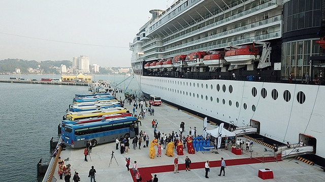 越南旅游业渡过时艰、探索挑战中的机会 ảnh 1 越南旅游业渡过时艰、探索挑战中的机会 ảnh 1