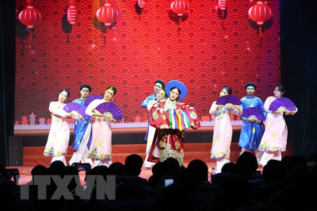 2021新年晚会暨“国际友谊艺术节”颁奖仪式在河内举行 ảnh 1 2021新年晚会暨“国际友谊艺术节”颁奖仪式在河内举行 ảnh 1