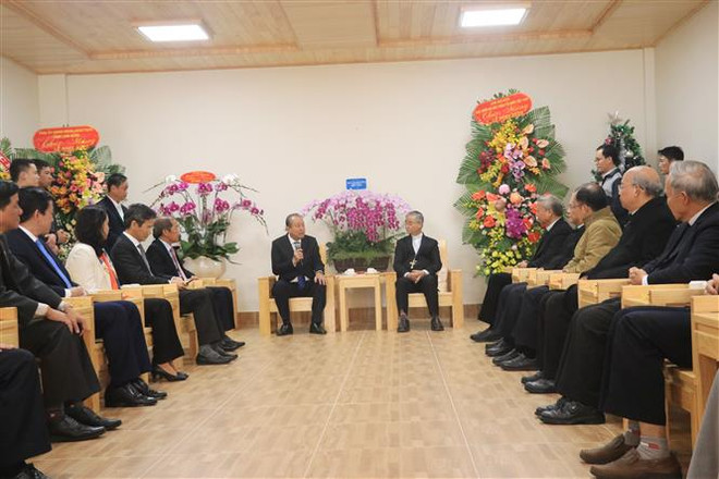 政府常务副总理张和平向大叻主教座堂和越南福音教教会致以圣诞祝福 ảnh 1 政府常务副总理张和平向大叻主教座堂和越南福音教教会致以圣诞祝福 ảnh 1