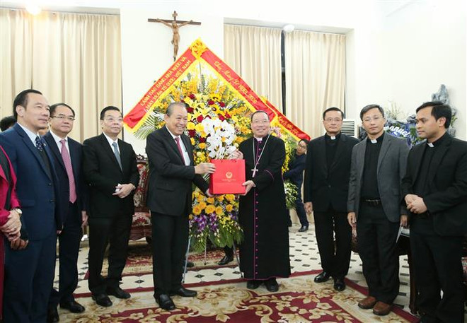政府常务副总理张和平圣诞节前走访慰问宗教界人士 ảnh 2 政府常务副总理张和平圣诞节前走访慰问宗教界人士 ảnh 2