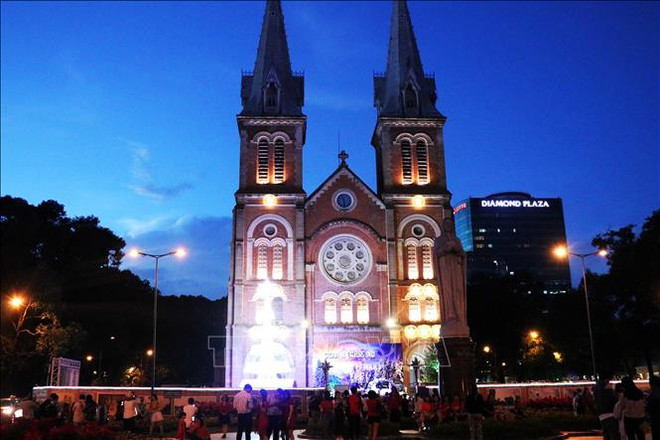 越南各地欢度圣诞节 到处都洋溢着圣诞气氛 ảnh 4