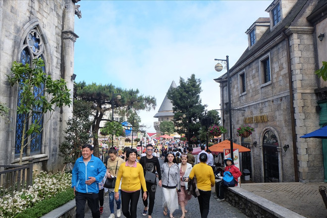 2021新年即将来临:国内游客重返岘港市旅游观光 ảnh 2 2021新年即将来临:国内游客重返岘港市旅游观光 ảnh 2