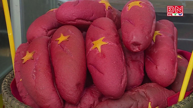 岘港市充满人情味的“爱国面包” ảnh 1 岘港市充满人情味的“爱国面包” ảnh 1