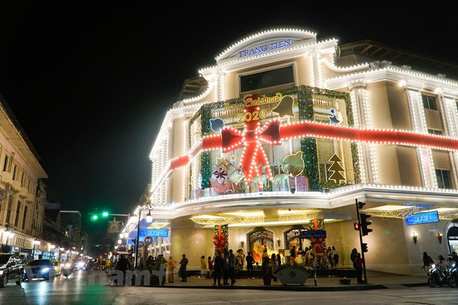 越南祖国阵线中央委员会主席陈青敏拜访发艳主教座堂 ảnh 2 越南祖国阵线中央委员会主席陈青敏拜访发艳主教座堂 ảnh 2