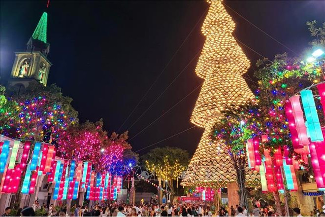 越南各地欢度圣诞节 到处都洋溢着圣诞气氛 ảnh 7
