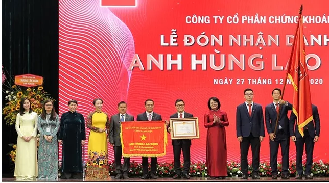 SSI证券公司荣获新时期劳动英雄称号 ảnh 1 SSI证券公司荣获新时期劳动英雄称号 ảnh 1