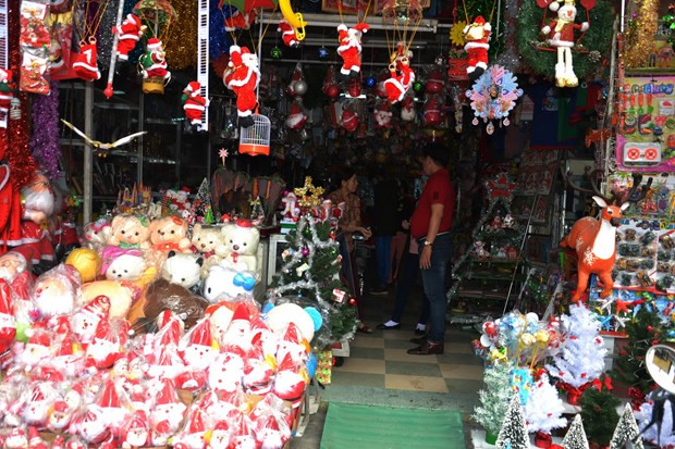 圣诞来临 岘港市圣诞装饰畅销 ảnh 2 圣诞来临 岘港市圣诞装饰畅销 ảnh 2