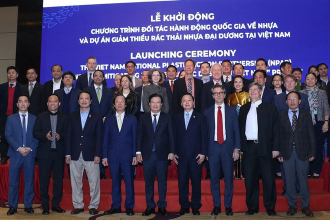 呼吁人们积极实施减少塑料垃圾倡议 ảnh 1 呼吁人们积极实施减少塑料垃圾倡议 ảnh 1