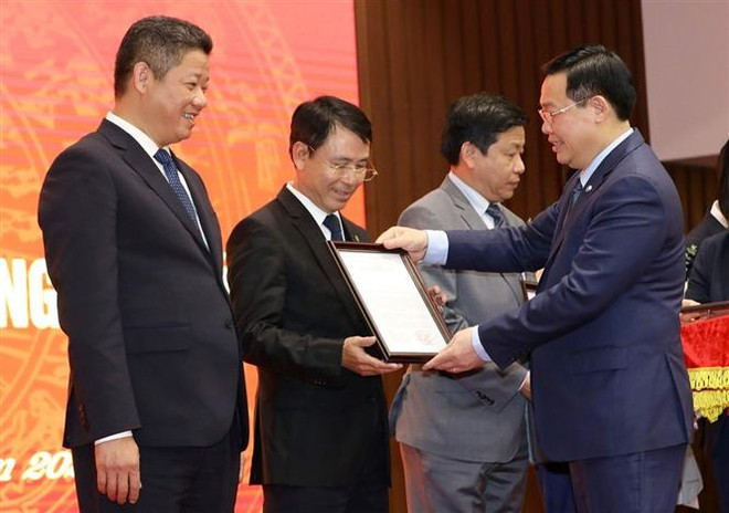 越南政府总理批准五省人民委员会主席等职务选举结果 ảnh 1 越南政府总理批准五省人民委员会主席等职务选举结果 ảnh 1