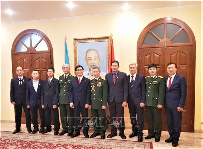 越南驻乌克兰大使馆举行越南人民军队成立76周年纪念活动 ảnh 1